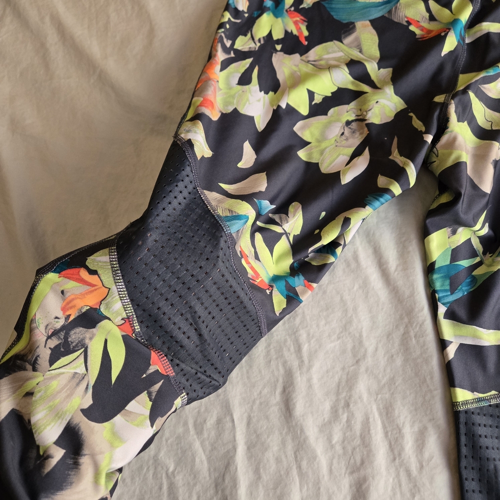 Avia Abstract Iris Grey Stone Tropical Floral Pattern Capri Cropped Leggings EB2 - Picture 9 of 10
